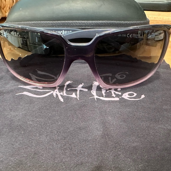 Salt Life BalHarbour woman’s Polarized Black and Purple Sunglasses with Case - Picture 2 of 5